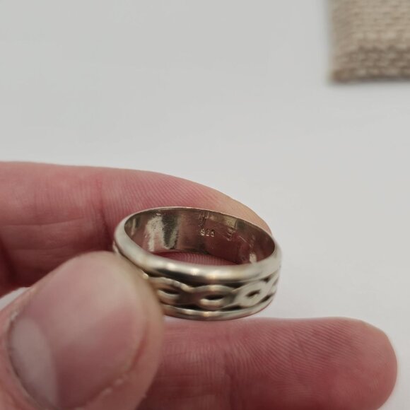 Size 8.75 Sterling Silver Tarnished Woven Pattern Ring A1875 - Picture 4 of 7